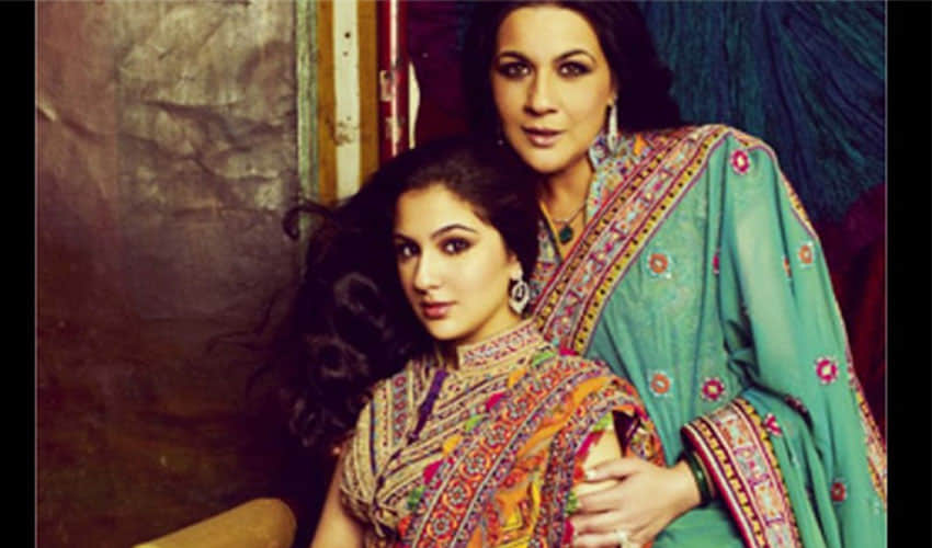 sara ali khan doing debut with hrithik roshan