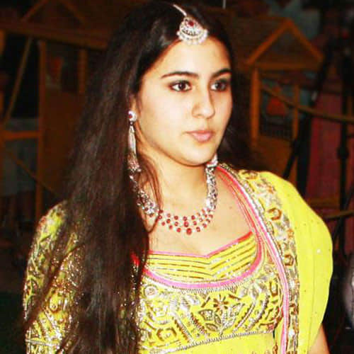 sara ali khan doing debut with hrithik roshan