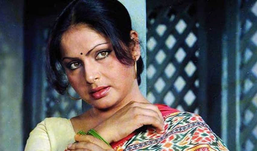 rakhi gulzar make a big distance from bollywood