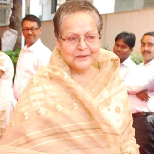 rakhi gulzar make a big distance from bollywood