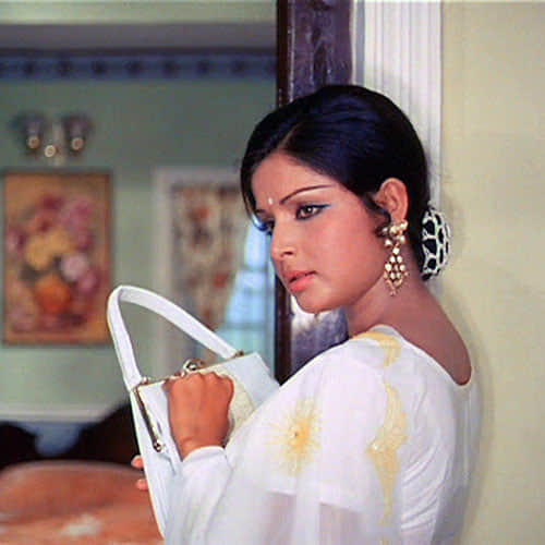 rakhi gulzar make a big distance from bollywood