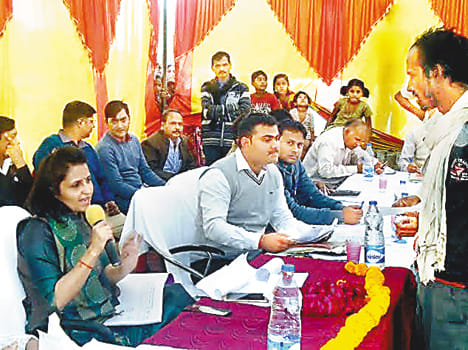 JE's salary stopped, clerk suspended
