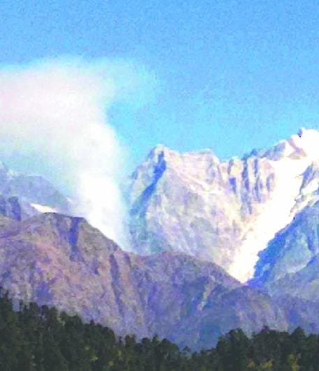 Increasing fire at the foot of Panchaculi