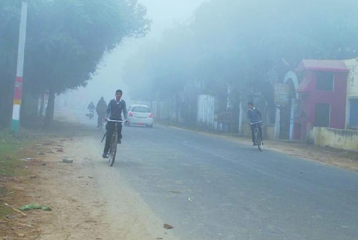 Titurte school children arrived in the fog, the train arrived too late