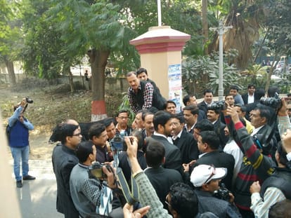 BJP opposes Youth Conference, lock imposed by lawyers at Circuit House, posters burnt