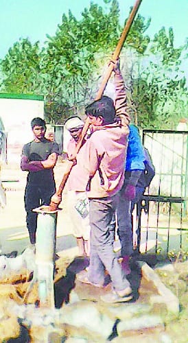 Amid protests rooted in Srora hand pumps