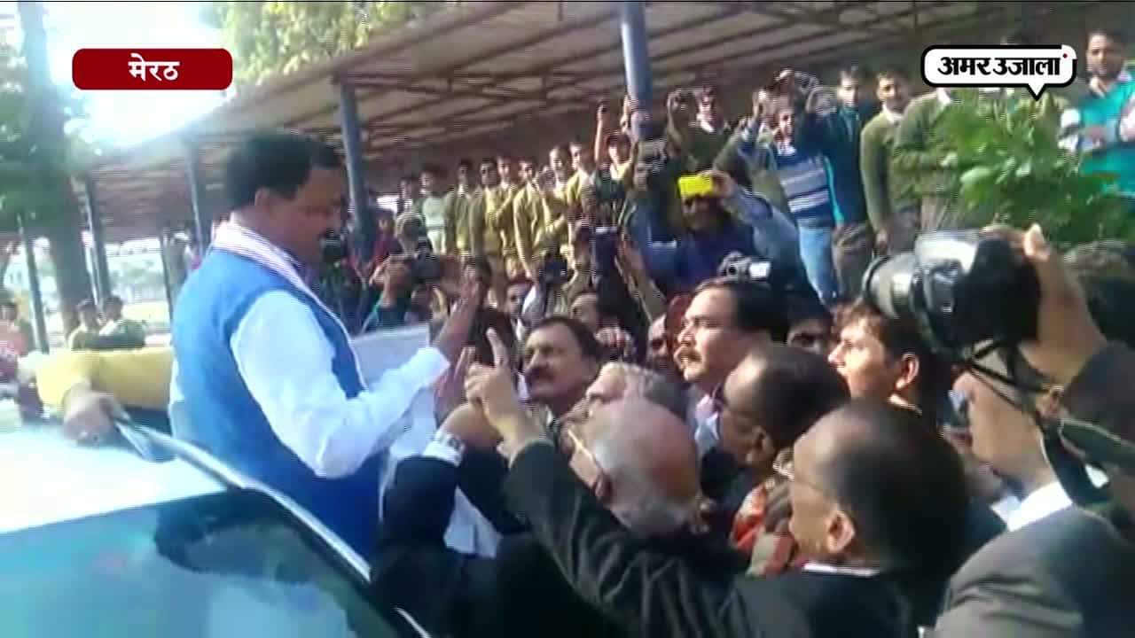 मेरठ के वकीलों ने केशव प्रसाद मौर्य को क्यों घेर लिया?