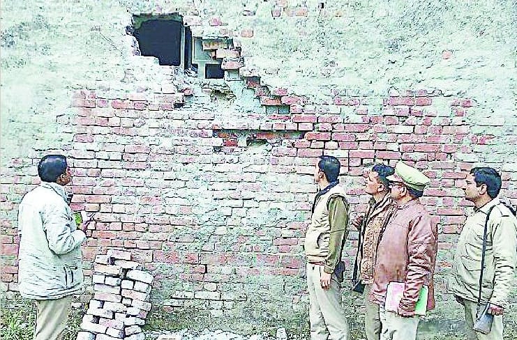 Crooks entered the wall breaking the bank