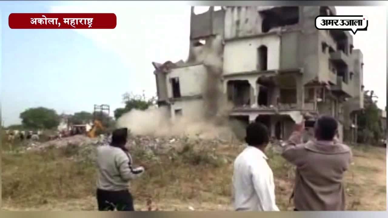 चार मंजिला इमारत 2 घंटे में जमींदोज 