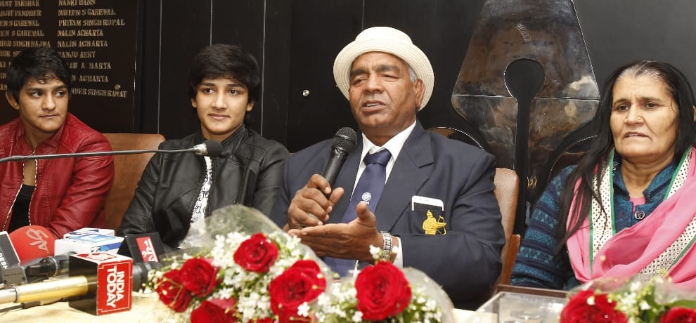 mahavir phogat big statement related to daughters training and expressed a wish