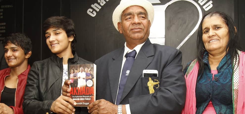 wrestler geeta phogat pledges to have two childrens, parents feeling proud