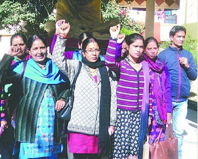 Guest teachers protesting protested
