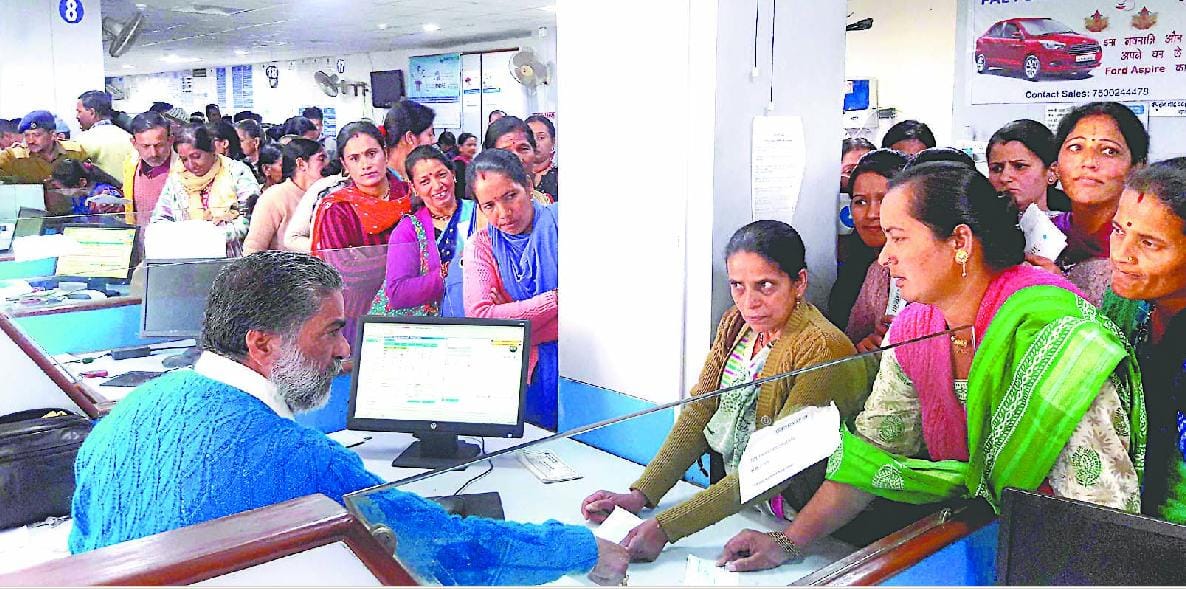 note ban, income tax deptt issued notices to people who have more that 2.5 lakh in account