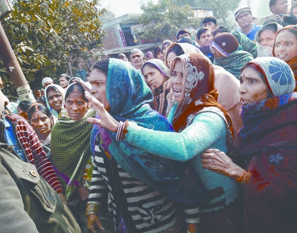 Villagers jaam the road for money