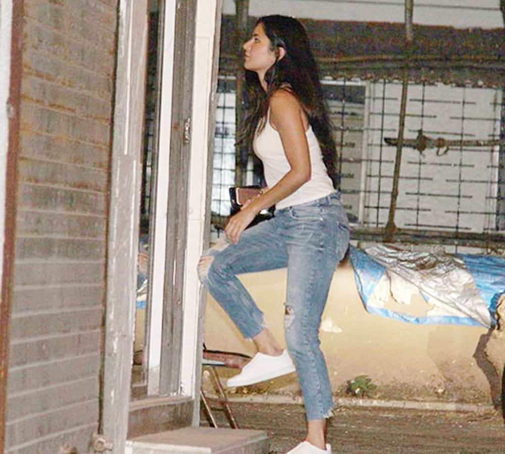 aditya roy kapoor hangout with katrina kaif