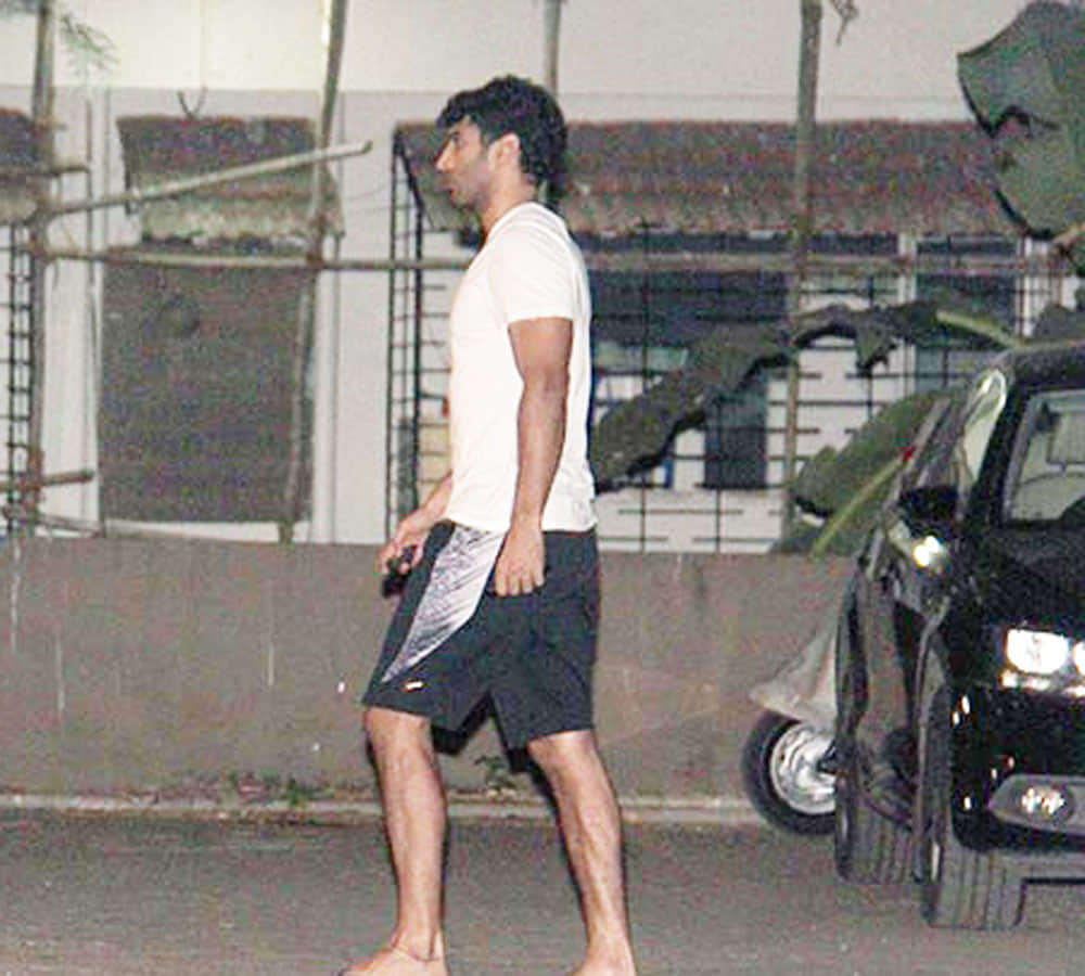aditya roy kapoor hangout with katrina kaif