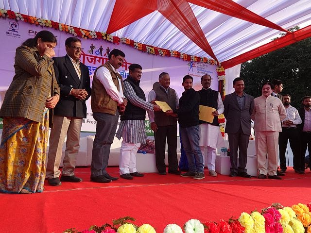 Job fairs were 1,000 students selected