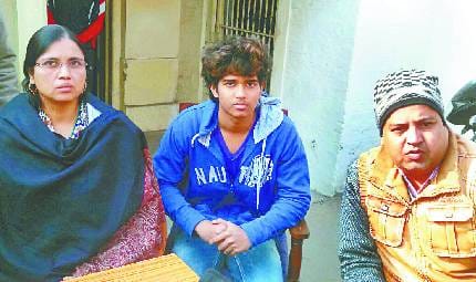 Woman robbed in train by railway workers!