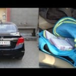 इसी कार में मिले 1 करोड़ रुपए जो नीले बैग में थे