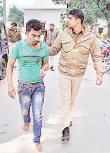 chain snachar se bhidi mahila