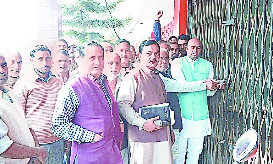 ganna samiti par tala dala