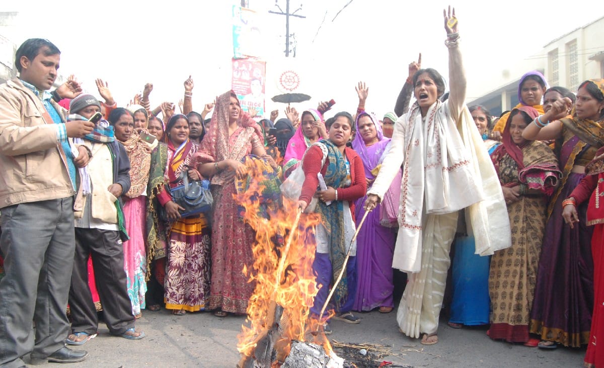 By performing women effigy