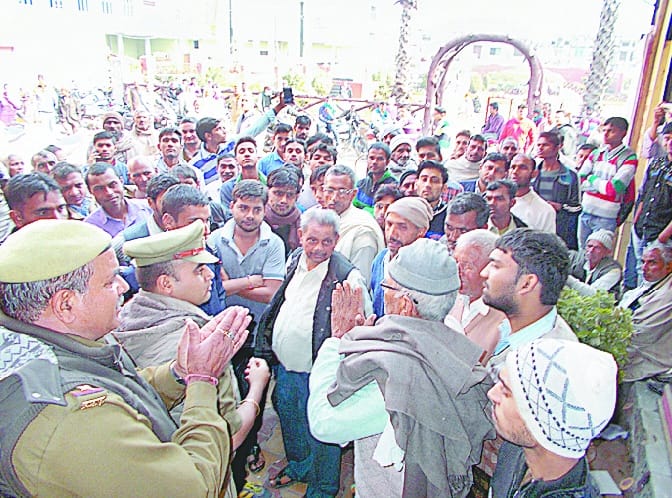Policemen from the elders of the scuffles, organically