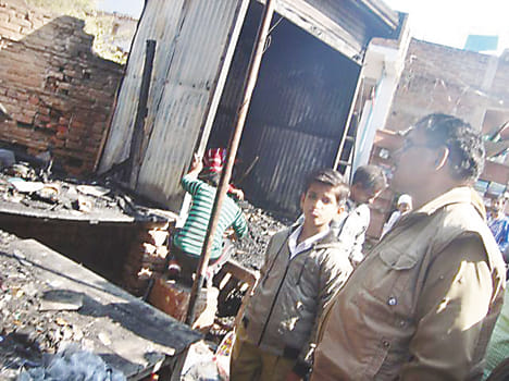 Four outlets fire, burning millions of goods