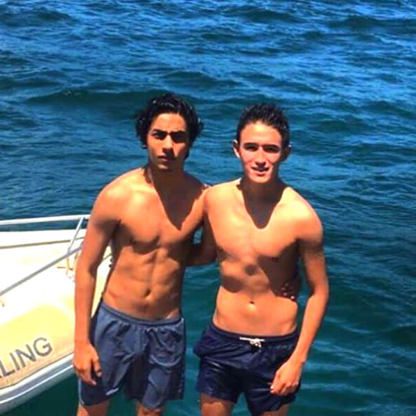 Aryan Khan goes missing from social media due to dad ?