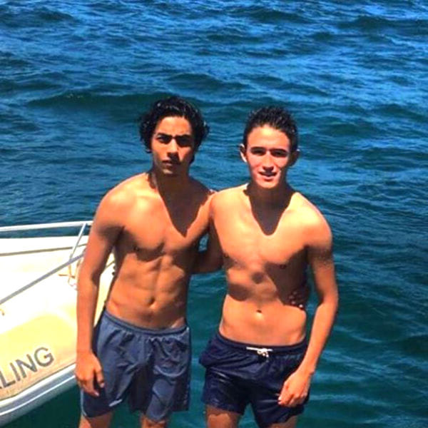 Aryan Khan goes missing from social media due to dad ?