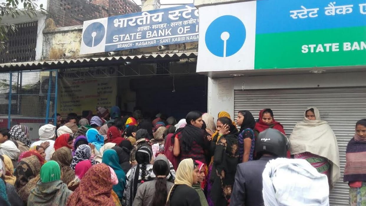 Seeing angry people employee off the bank in Maghar 