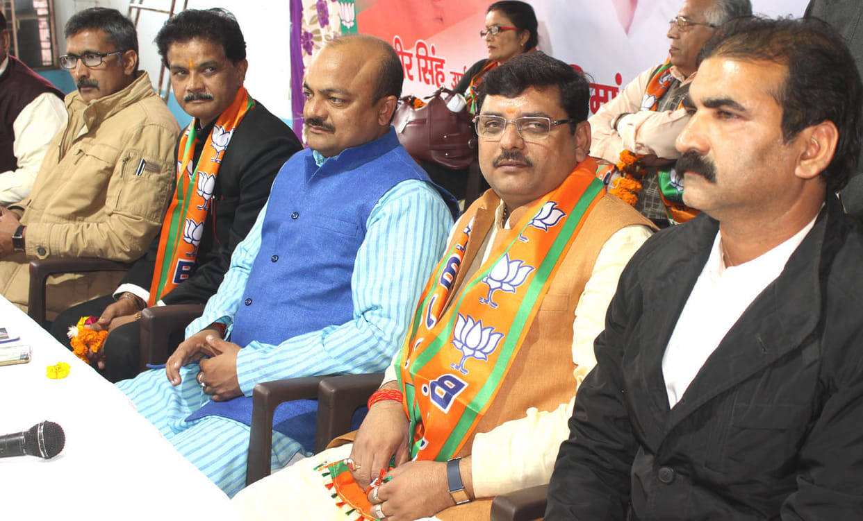Ashish Sharma 400 people join BJP