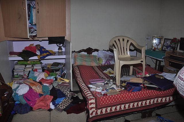 Theft of 10 million in the bank manager's house