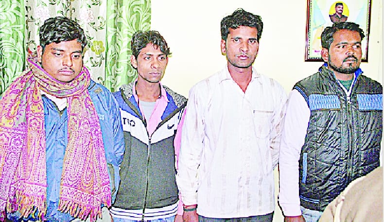 Police cordoned cede its four crooks