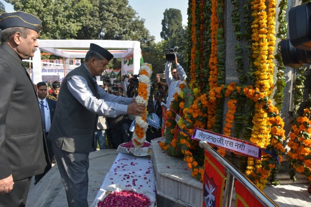 harish rawat pay tribute to martyrs