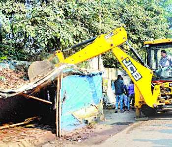 Bulldozers roared on encroachment, and broke the 50 shops