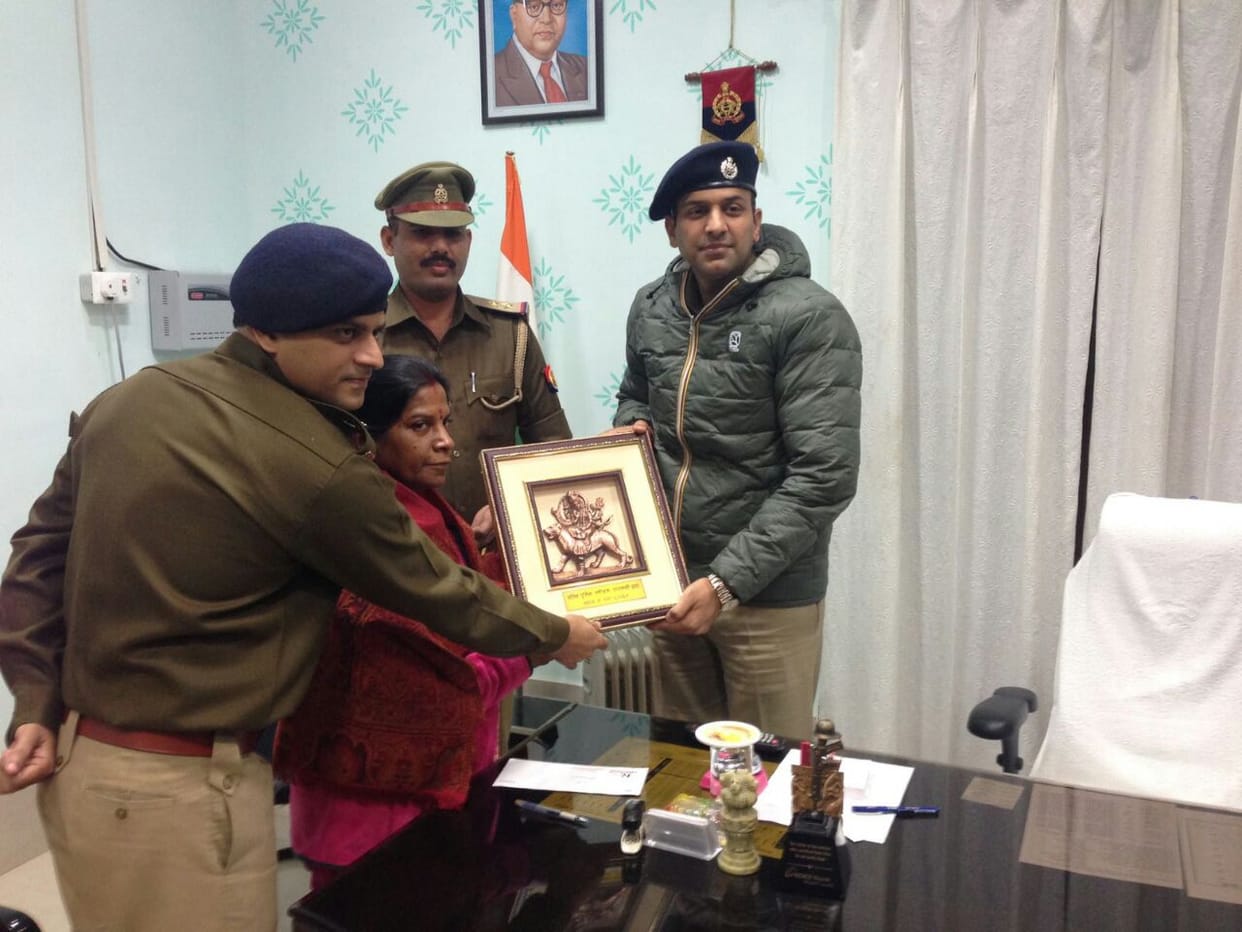 mardani from kashi get award from ssp