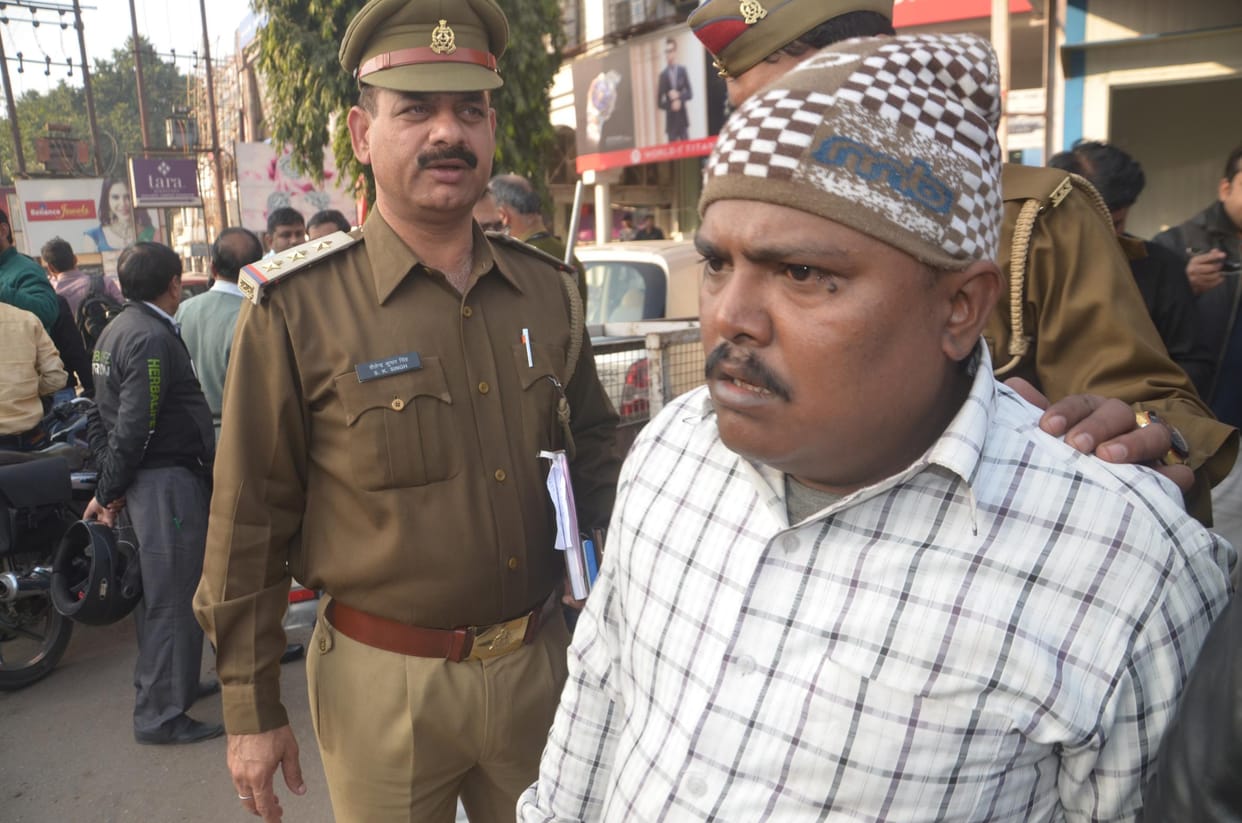 cash van loot in lucknow