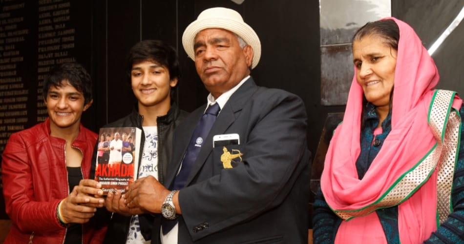 phogat sisters interview on marriage and proposals from boys, with father at chandigarh