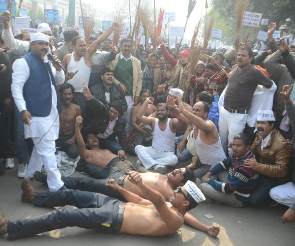 panchayati raj sweepers protest in lucknow