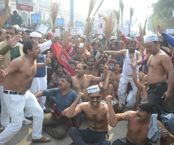panchayati raj sweepers protest in lucknow