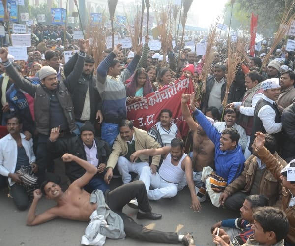 panchayati raj sweepers protest in lucknow