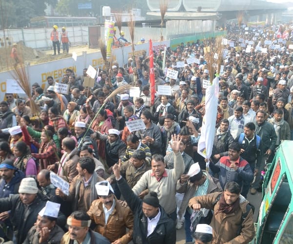 panchayati raj sweepers protest in lucknow
