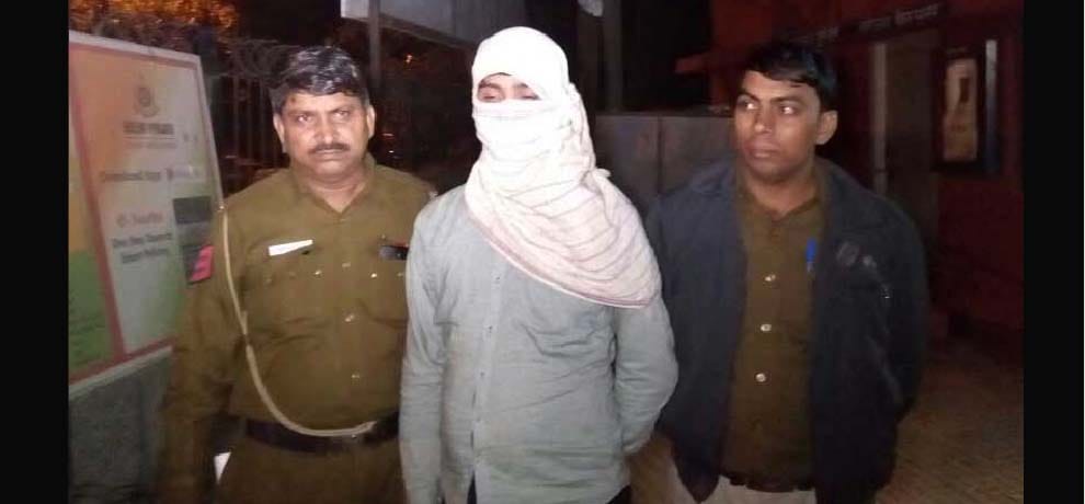 rape in delhi nirbahaya case accused held by police 