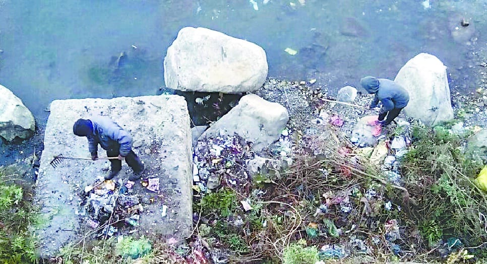 Sarayu began to clean the accumulated garbage