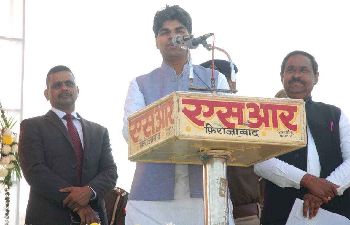 कबाड़ में शिलान्यास के पत्थर देख भड़के सांसद