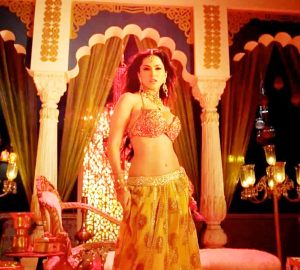 sunny leone got the offer of live performance