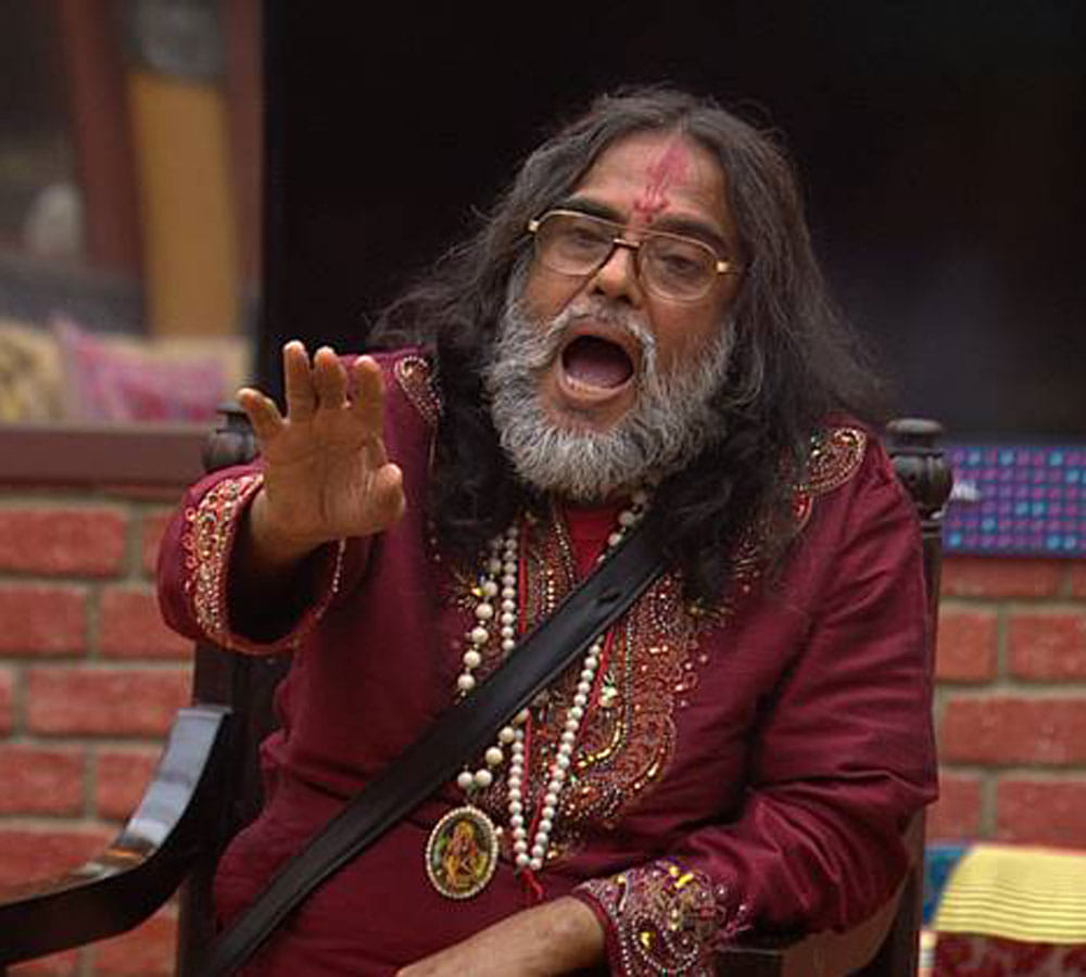 Swami Om's this video as beggar on railway station is going viral