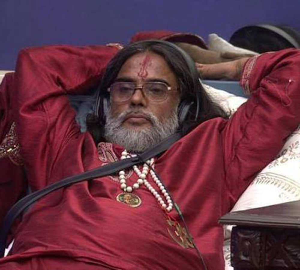swami om give threat to three khan of bollywood video viral