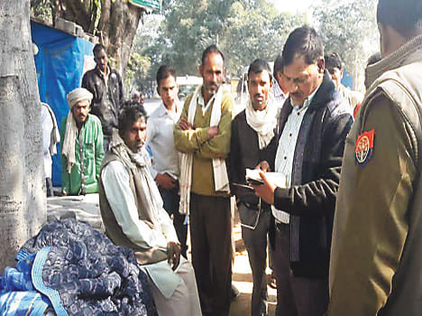 Farmers engaged in the line for the dead